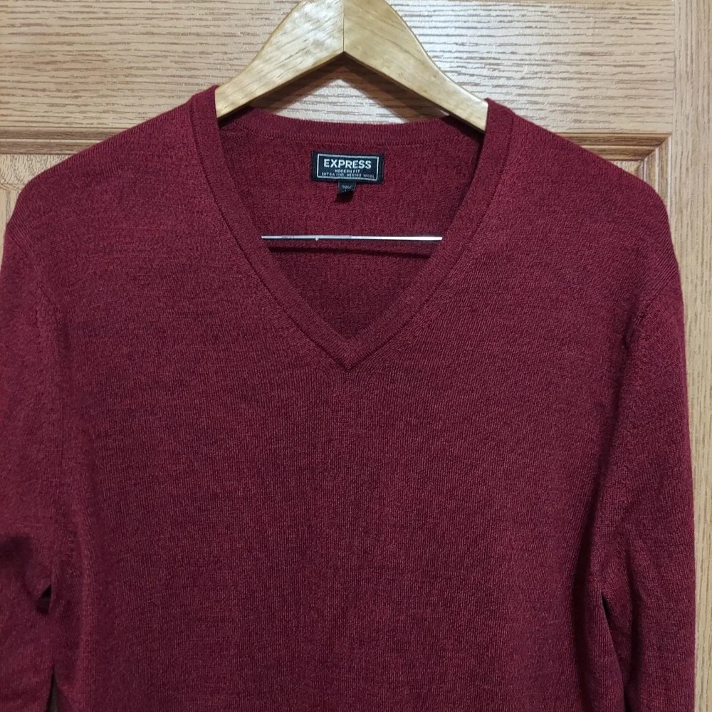 Express Men's Large Extra‎ Fine Merino Wool Modern Fit V-Neck Sweater Red